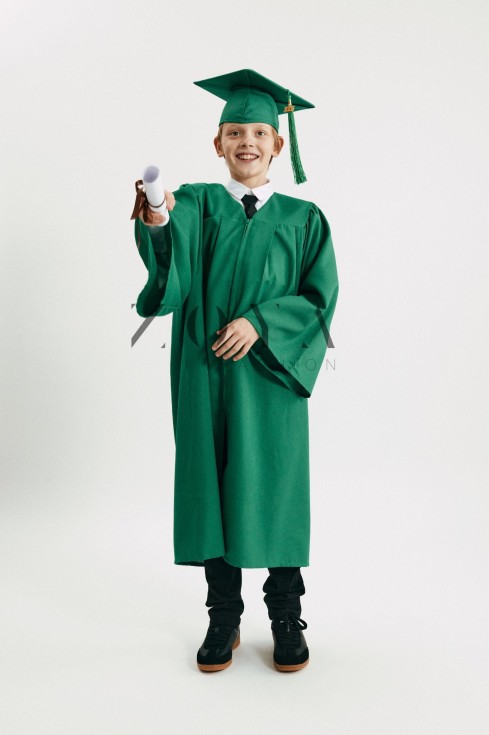 promoční talár pro děti, slavnostní oblečení, zakončení školy, promoční čepice, dětský talár 2026, školní slavnost, památeční focení, zelený talár