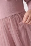 Dívčí šaty Iga růžové – detail hladkého živůtku a nabíraného tylu sukně